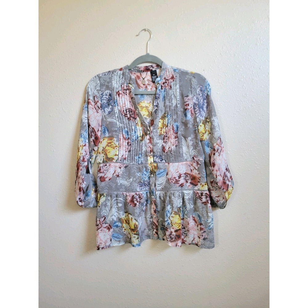 BKE Boutique Women's Blouse Top 3/4 Sleeve Floral Sheer‎ Pleated Gray XS